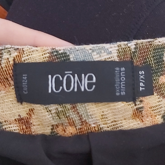 Simon's floral skirt - Picture 2 of 3